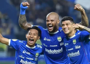 Prediksi Susunan Pemain Persebaya vs Persib, Beckham Sudah Bisa Bermain ?