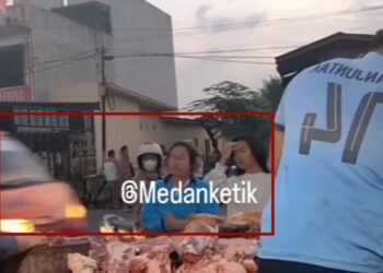 Viral Video Detik-detik Seorang IRT Tertabrak Angkot dari Belakang Saat Melihat Daging
