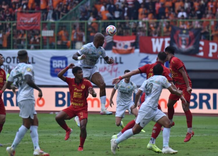 El Clasico Indonesia Persija vs Persib Berakhir Sama Kuat, Maung Bandung Jaga Rekor Tak Terkalahkan di Laga Tandang !
