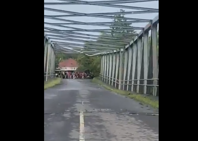Viral Video Jembatan di Lombok Mau Roboh Suara Besi Bikin Warga Panik dan Tak Berani Melintas