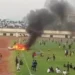 Kericuhan Babak 8 Besar Liga 2 Persela vs Persijap, Supporter Turun ke LapanKericuhan Babak 8 Besar Liga 2 Persela vs Persijap, Supporter Turun ke Lapangan dan Gawang Dibakar gan dan Gawang Dibakar
