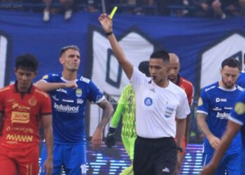 Persija vs Persib Dipimpin Wasit Tri Santoso yang Ringan Tangan, Dari 10 Laga Berikan 44 Kartu Kuning !