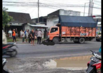 Mahasiswa Ini Dihantam Truk di Jalan Raya Ngawi (Facebook)