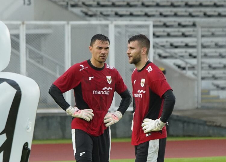 Maarten Paes Dipastikan Absen Lawan China, Waktunya Emil Audero Debut!
