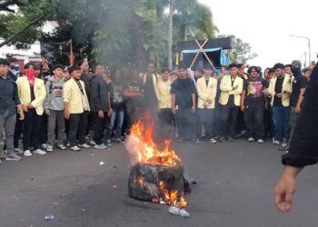 mahasiswa demo