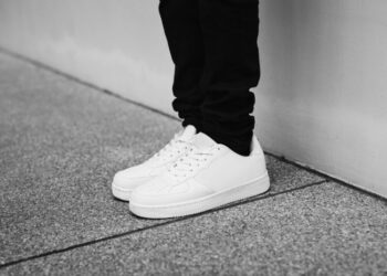 Jangan Asal! Ini 3 Tips Mencuci Sepatu Putih Supaya Tetap Kinclong