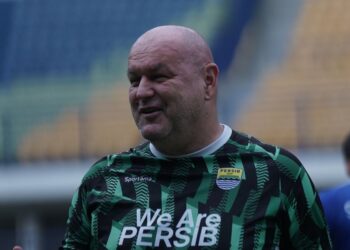 Pelatih Persib, Bojan Hodak Ajak Pemain Fokuskan Perhatian ke Borneo FC