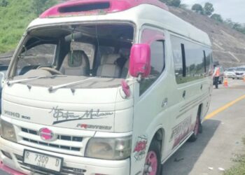 minibus kecelakaan di cipali