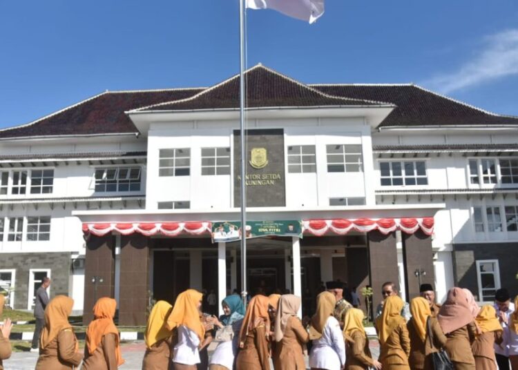 Apel perdana setelah cuti bersama Idul Fitri 1446 H, dirangkaikan dengan silahturahmi Halal Bihalal lingkup Setda Kuningan.