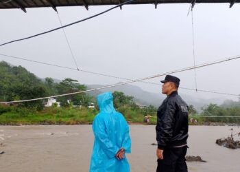 Bocah 5 Tahun Hilang Terseret Arus Sungai Cikaengan Garut, Tim SAR Lakukan Pencarian