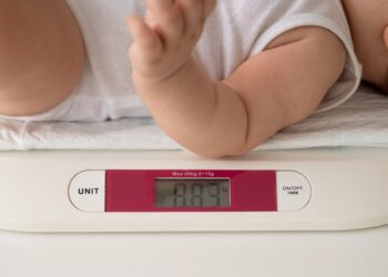 Jangan Khawatir! Ini Cara Menaikkan Berat Badan Bayi dengan Efektif