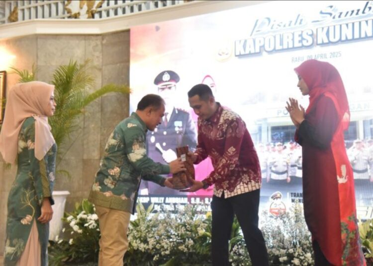 Kapolres Willy Teteskan Air Mata, Banyak Kesan di Kuningan