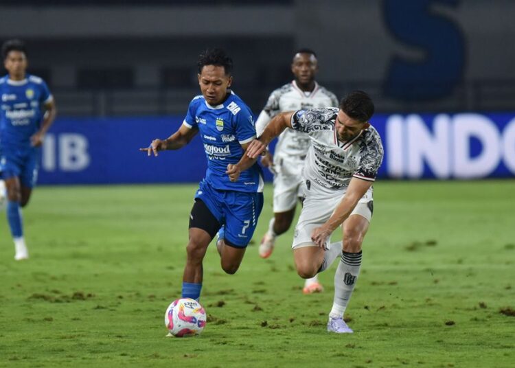 SEDANG BERLANGSUNG Persita vs Persib Bandung Berikut Link Live Streamingnya KLIK DISINI !/ Persib.co.id