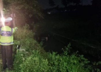 Mobil Tabrak Motor hingga Tercebur di Sungai Jember (Polres Jember)