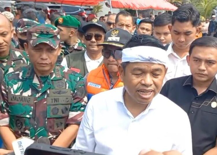 Gubernur Jabar Berikan Santunan Bagi Keluarga Korban Ledakan Amunisi di Garut