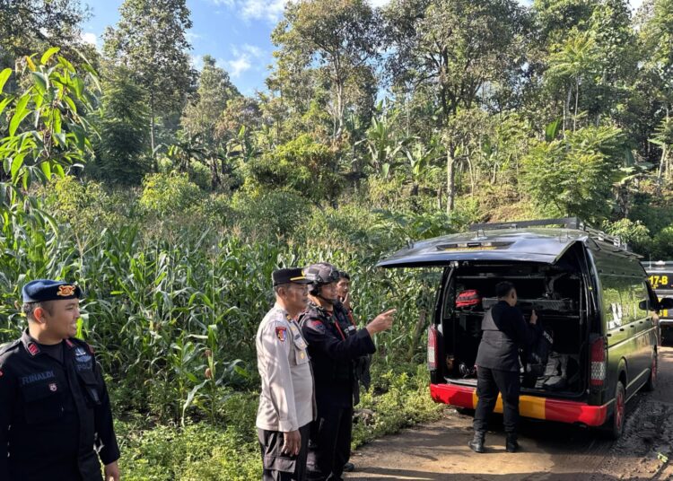 Tim Jihandak Gegana Brimob Polda Jabar Berhasil Musnahkan Mortir Kedaluarsa di Garut