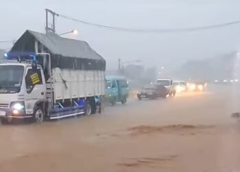 Banjir Campur Lumpur Terjang Jalan Raya dan Rendam Puluhan Rumah, Sebelum Longsor di Nagreg Kendan