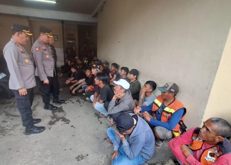 Polisi Amankan 25 Preman Berkedok Jukir di Alun-Alun Banjaran