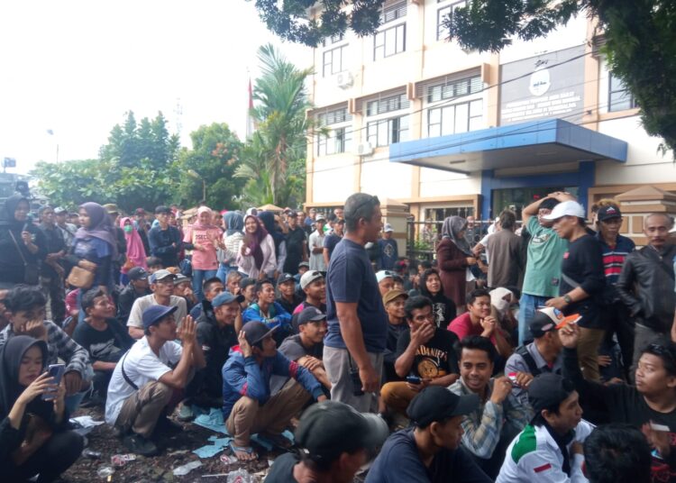 Ribuan Penambang Emas Cineam dan Karangjaya Desak Dinas ESDM Terbitkan Dokumen Perizinan