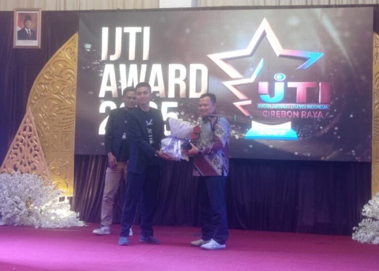 Rektor Uniku Dikdik Harjadi Raih IJTI Award 2025 Cirebon Raya