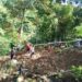 Polisi dan Warga Gotong Royong Bersihkan Material Longsor di Desa Sinarjaya Garut
