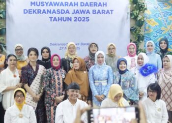 Musda Dekranasda Jabar Diwarnai Fashion Show Batik Kearifan Lokal