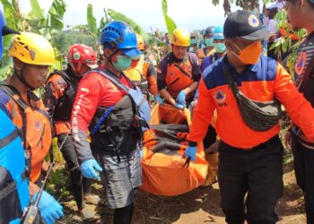 Tim SAR Akhirnya Temukan Bocah Terseret Arus Selokan di Desa Panongan Cirebon Dalam Keadaan Meninggal