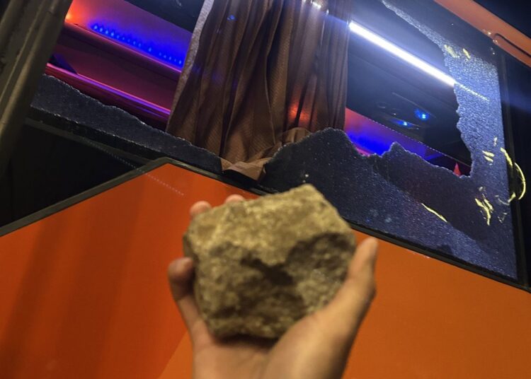 Arema FC minta polisi usut kasus pelemparan batu (istimewa)