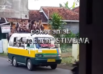 Viral! Siswa di Palasah, Majalengka Tidak Naik Motor ke Sekolah Tetapi Naik Diatas Angkot, Langgar Aturan dan Bahayakan Keselamatan