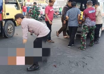 Truk parkir di Sidoarjo (Isitmewa)