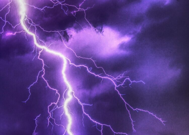 Waspadai Hujan Petir Masih Terjadi! Ini Tips untuk Hindari Bahayanya
