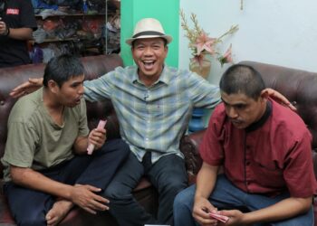 Disapa Bupati Bandung, “Si Kembar” Soni dan Seno yang Berkebutuhan Khusus Ini pun Ceria