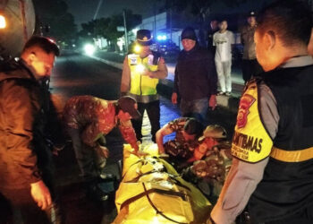 Jalan di Solokanjeruk Kab. Bandung Gelap Makan Korban, Pemotor Tewas Tabrak Truk Molen