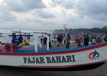 Masuki Libur Panjang, Pantai Pangandaran Diserbu Anak Sekolah