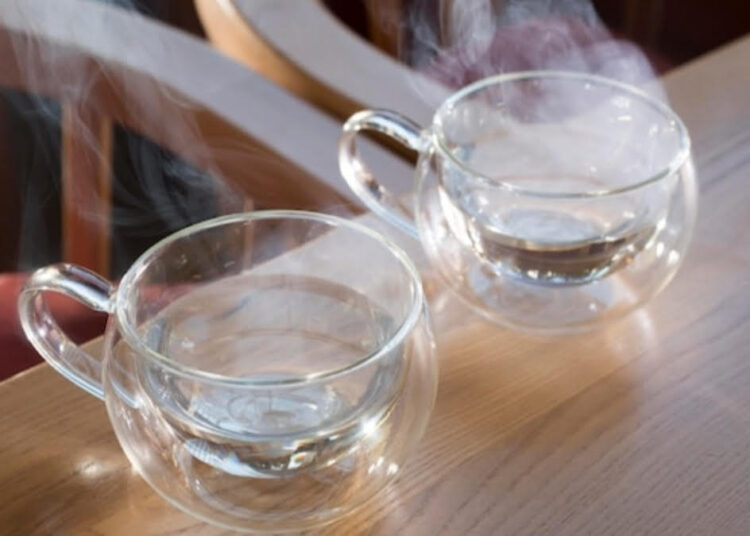 5 Manfaat Minum Air Hangat di Pagi Hari, Bikin Badan Lebih Segar