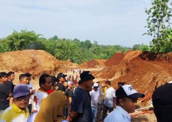 Warga Tutup Galian C di Desa Gunungkarung Kuningan, Ini Alasannya