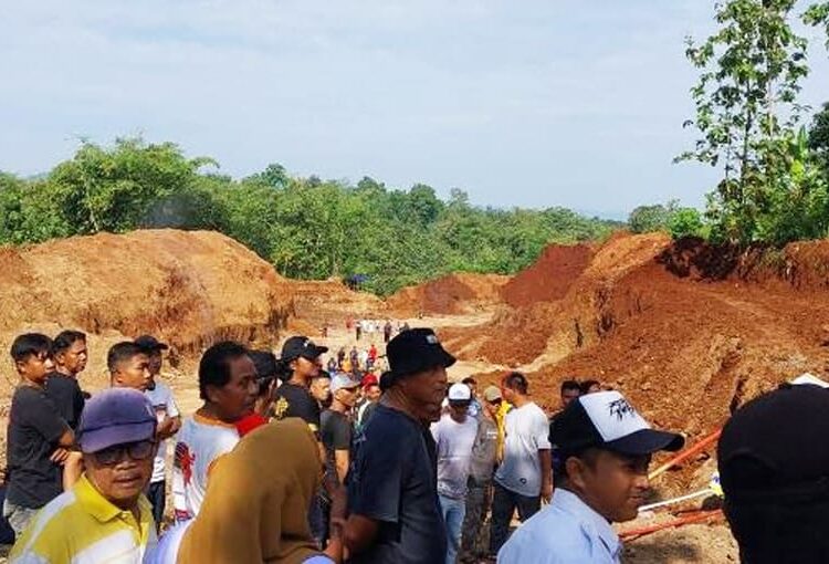 Warga Tutup Galian C di Desa Gunungkarung Kuningan, Ini Alasannya