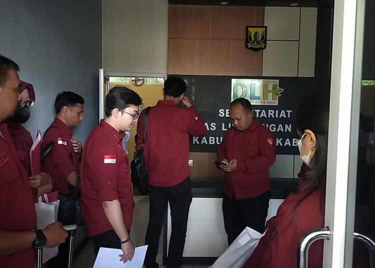 Kasus Korupsi Proyek Truk Sampah: Kantor DLH Sukabumi Digeledah Kejaksaan, Kadis Dirawat di Rumah Sakit