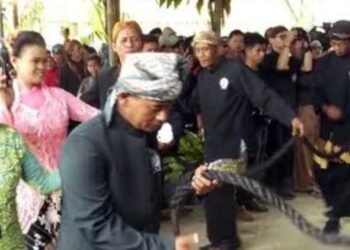 Pesta Dadung Mewarnai Upacara Adat Seren Taun di Cigugur