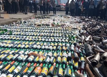Polresta Tasikmalaya Musnahkan 5.211 Botol Miras dan Knalpot Brong