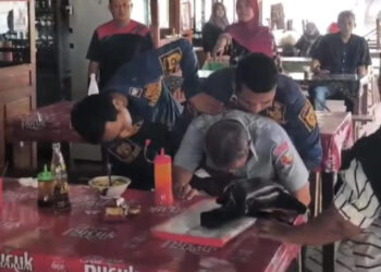Nyaris Tewas Tersedak Bakso, Warga Bogor Diselamatkan Petugas Damkar