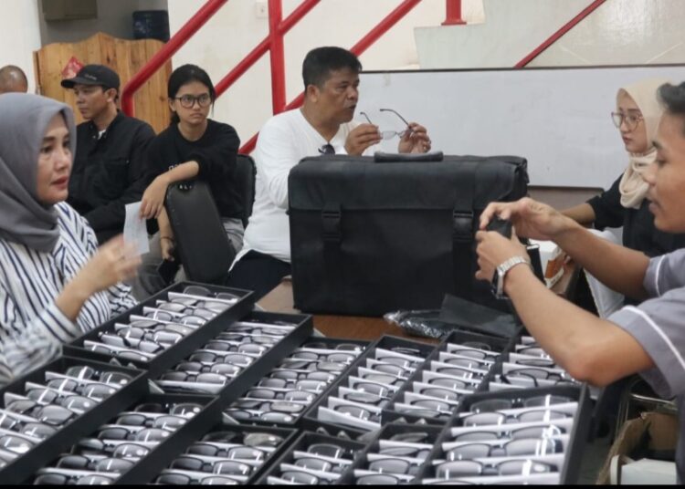 DPD PSI Kota Bandung Gelar Cek Kesehatan Mata dan Bagikan Kacamata Gratis