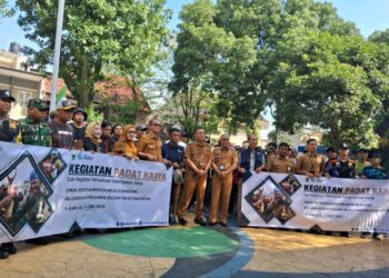 Padat Karya di Panjunan, Bandung, Serap 100 Orang Warga