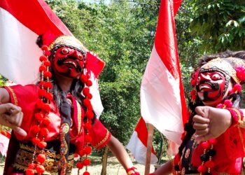Keseruan Pentas Seni Budaya di Sentra Batik Trusmi Cirebon