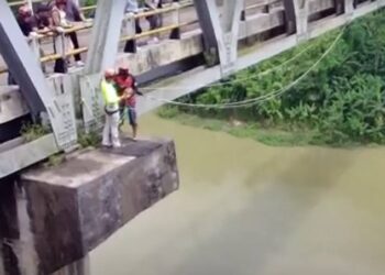 Mau Uji Nyali ? Coba Rope Jumping di Atas Sungai Citarum Segini Biayanya