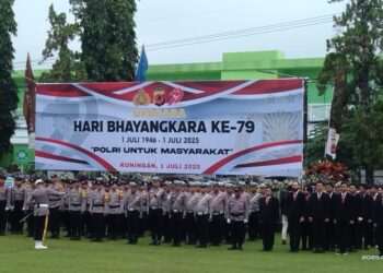 Upacara HUT Bhayangkara ke 79 di Polres Kuningan Diguyur Hujan