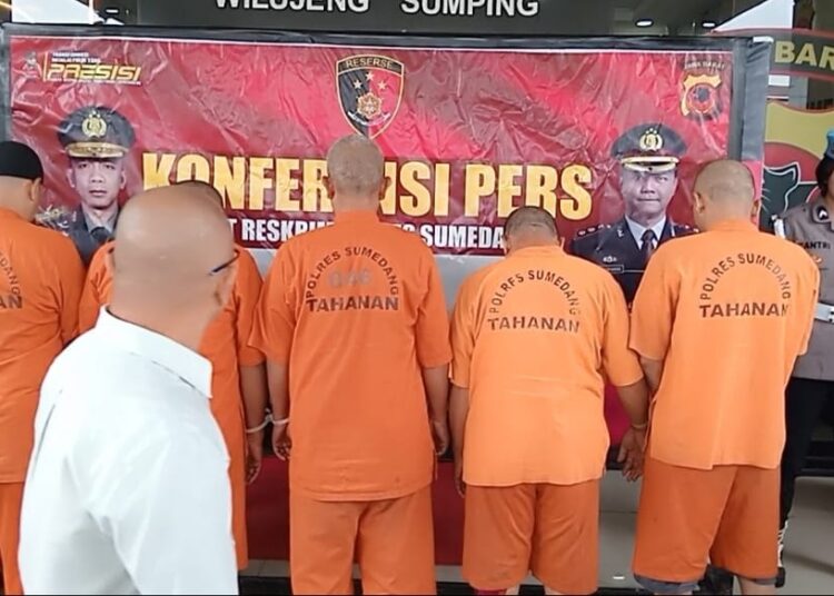 Diduga Peras Kades, 5 Pria Mengaku Wartawan Diamankan Polres Sumedang