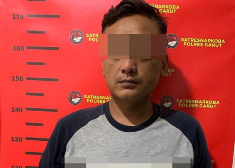 Edarkan Narkoba, EH dan RA Diciduk Polisi Saat Bertransaksi di Kadungora Garut