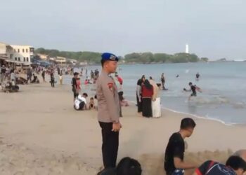 Sat Polairud Polres Garut Patroli di Kawasan Wisata Pantai Santolo
