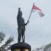 Bendera Merah Putih di Atas Patung Bundaran Cibiru yang Merana Akhirnya Diganti